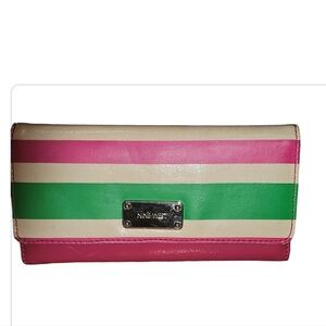 Nine west wallet EUC 7.5"L 4"H beautiful colors